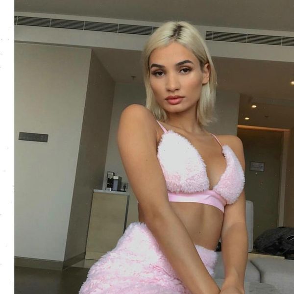 2021 new women two piece set dress fluff halter crop high waist skirts bodycon club dresses 2pcs female clothes set, Gray
2021 new women two piece set dress fluff halter crop high waist skirts bodycon club dresses 2pcs female clothes set, Gray