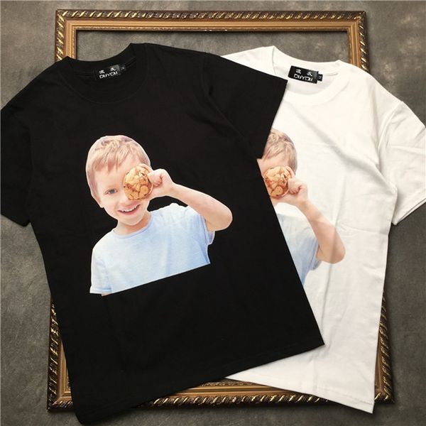2021 new barrett men's short-sleeved t-shirt little boy holding pastry print women t shirts|streetwear 2191001543 mzja, White;black
2021 new barrett men's short-sleeved t-shirt little boy holding pastry print women t shirts|streetwear 2191001543 mzja, White;black