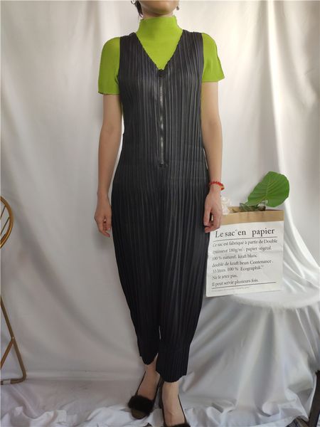 women's jumpsuits & rompers spring summer pleated jumpsuit women's nine-point harem pants korean fashion v-neck sleeveless zipper, Black;white
women's jumpsuits & rompers spring summer pleated jumpsuit women's nine-point harem pants korean fashion v-neck sleeveless zipper, Black;white