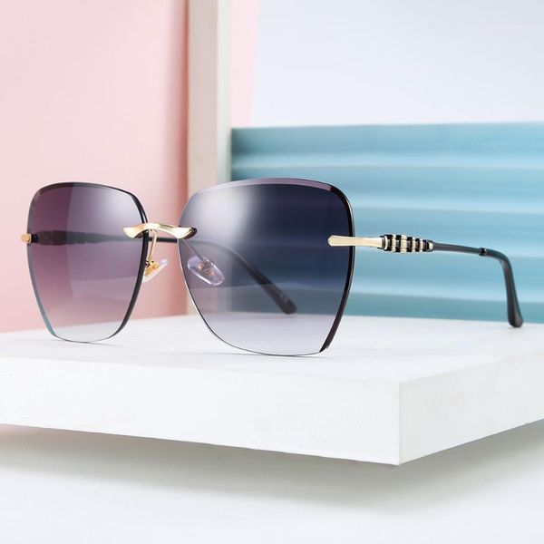square cutting lens sunglasses woman 2021 polygonal rimless anti uv sun glasses shades for women 50204, White;black
square cutting lens sunglasses woman 2021 polygonal rimless anti uv sun glasses shades for women 50204, White;black