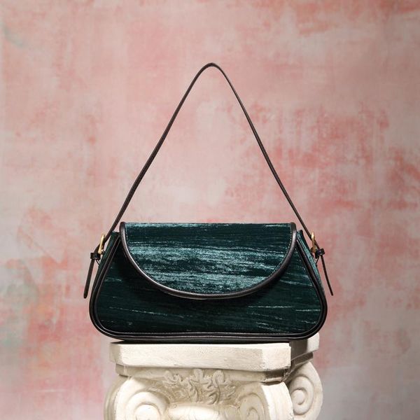 velvet ladies shoulder bag fashion designer women black crossbody bags youth casual genuine leather handbag travel 1105
velvet ladies shoulder bag fashion designer women black crossbody bags youth casual genuine leather handbag travel 1105