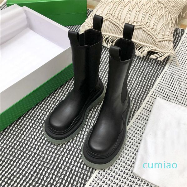 2021 luxury designer thick bottom autumn and winter womens short boots mens non slip color fashion letter large original standard shoebo, Black
2021 luxury designer thick bottom autumn and winter womens short boots mens non slip color fashion letter large original standard shoebo, Black