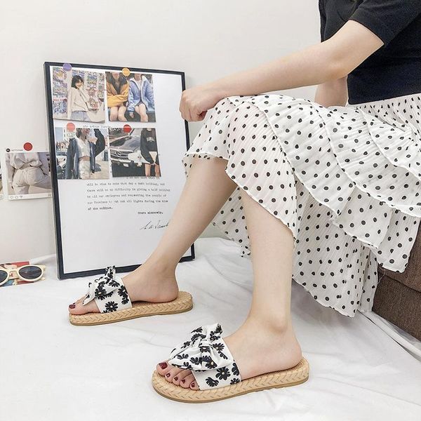 sweet floral slippers female 2021 new women casual sandals and slippers vacation japanese outer wear sandals female, Black
sweet floral slippers female 2021 new women casual sandals and slippers vacation japanese outer wear sandals female, Black