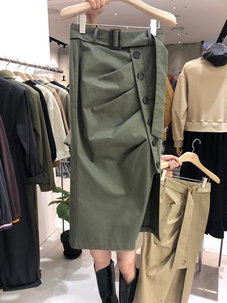 2021 autumn winter new style fashion solid slant button slit high waist a-line half skirt women lr3l, Black
2021 autumn winter new style fashion solid slant button slit high waist a-line half skirt women lr3l, Black