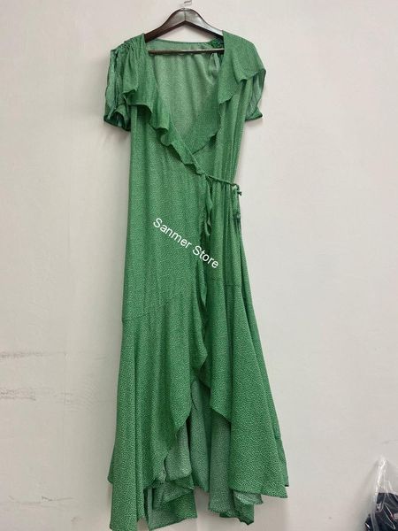 2021 new feminino de uma pea envolto estampado babados manga curta lao-up com decote em v roupas femininas senhoras vestido midi qubx, Black;gray
2021 new feminino de uma pea envolto estampado babados manga curta lao-up com decote em v roupas femininas senhoras vestido midi qubx, Black;gray