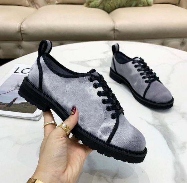 rise canvas thick bottom shoes designer luxury women casual shoe signature boots motorcycl boot zipper black blue brown shoe size 35-40 a2
rise canvas thick bottom shoes designer luxury women casual shoe signature boots motorcycl boot zipper black blue brown shoe size 35-40 a2