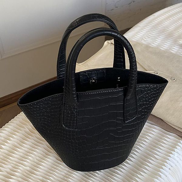 ladies vegetable basket handbag retro ladies handbags crocodile pattern women messenger bags niche simple women shoulder bags
ladies vegetable basket handbag retro ladies handbags crocodile pattern women messenger bags niche simple women shoulder bags