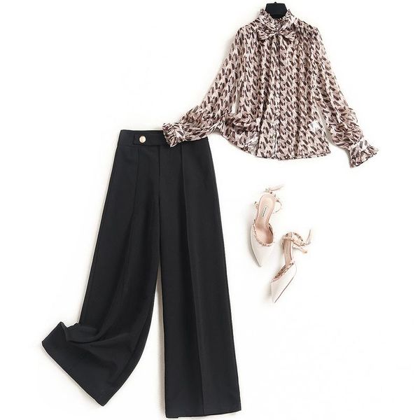 spring summer 2021 fashion elegant women geometric chiffon ruffles bow collar blouses + wide leg black pants two piece set, White
spring summer 2021 fashion elegant women geometric chiffon ruffles bow collar blouses + wide leg black pants two piece set, White