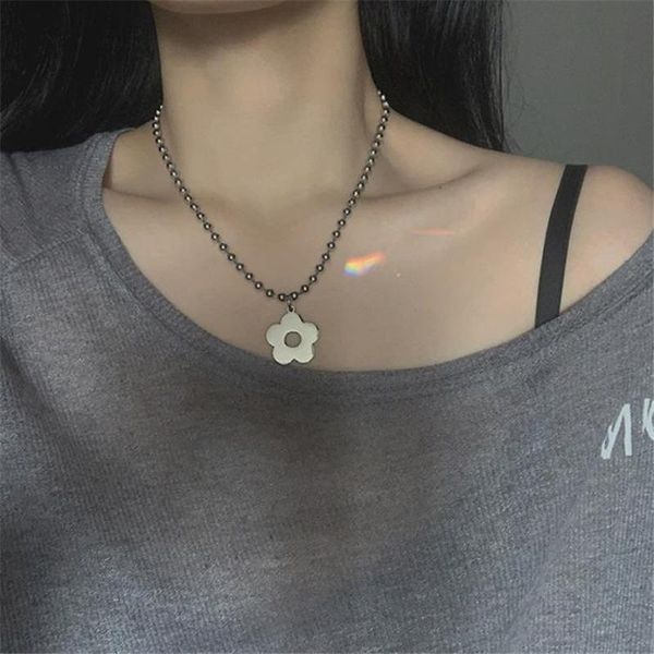 chains flower necklace women hollow necklaces for woman fashion korean hiphop pendant girls party jewelry silver color metal halskette
chains flower necklace women hollow necklaces for woman fashion korean hiphop pendant girls party jewelry silver color metal halskette