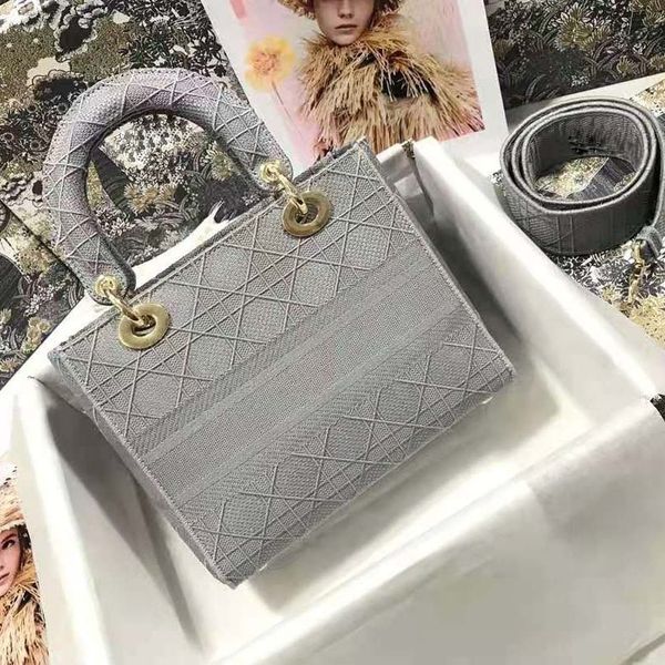 design canvas women's five grid embroidery rattan version replica shoulder crossbody hand princess bag vc3v
design canvas women's five grid embroidery rattan version replica shoulder crossbody hand princess bag vc3v