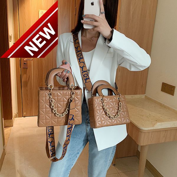 women's new 2022 net red same princess bag fashion foreign style portable small square texture messenger
women's new 2022 net red same princess bag fashion foreign style portable small square texture messenger