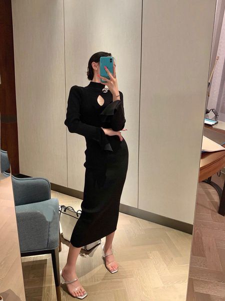 2021 new metal chain decoration keyhole high neck slim knit mid-length zcy1, White;black
2021 new metal chain decoration keyhole high neck slim knit mid-length zcy1, White;black