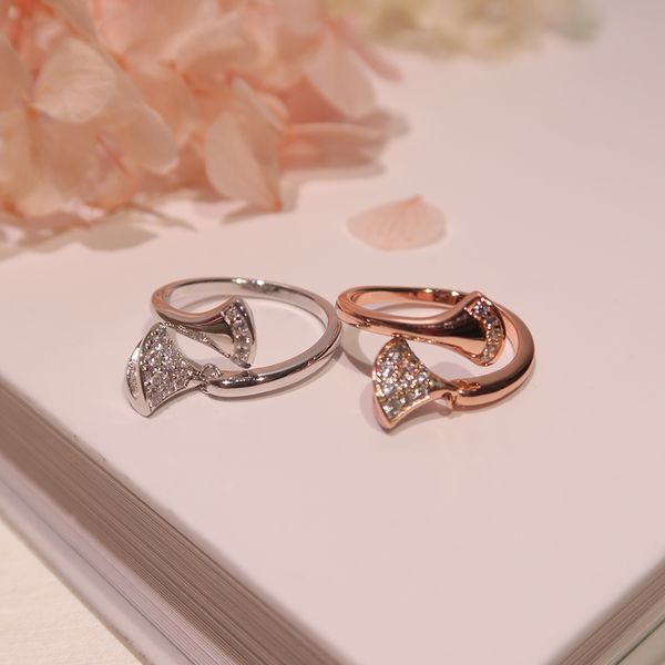 Hot brand S925 sterling silver skirt ring, zircon-encrusted natural mother trend petal classic design, fashion luxury, prom lady ring
Hot brand S925 sterling silver skirt ring, zircon-encrusted natural mother trend petal classic design, fashion luxury, prom lady ring