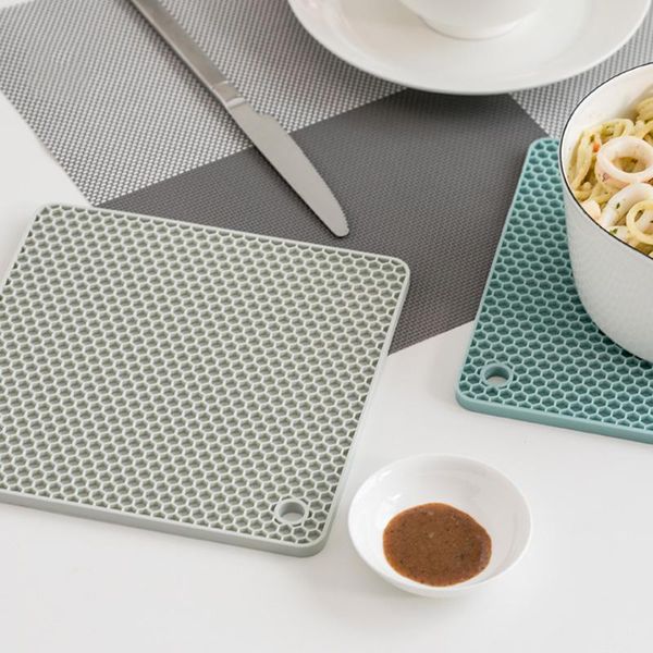 mats & pads honeycomb double-side placemat heat resistant silicone insulation table mat drink cup coasters non-slip pot holder kitchen tools
mats & pads honeycomb double-side placemat heat resistant silicone insulation table mat drink cup coasters non-slip pot holder kitchen tools