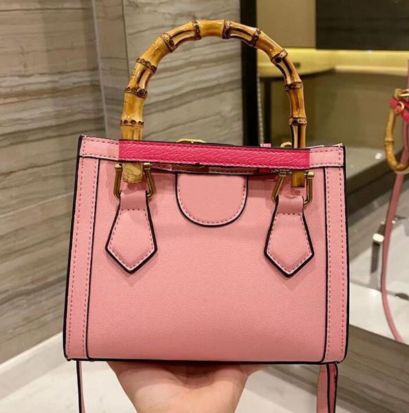 2021 luxury designer women and girl handbag bamboo bag fashion mom handbag shopping classic cossbody street tote dance party shoulder purse
2021 luxury designer women and girl handbag bamboo bag fashion mom handbag shopping classic cossbody street tote dance party shoulder purse