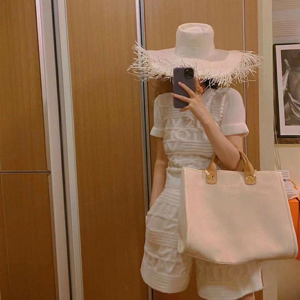 5a+ classic shoulder bags handbags imitation brands tote bag women clutch shopping luxurys designer patent leather duffle with exquisite pac
5a+ classic shoulder bags handbags imitation brands tote bag women clutch shopping luxurys designer patent leather duffle with exquisite pac