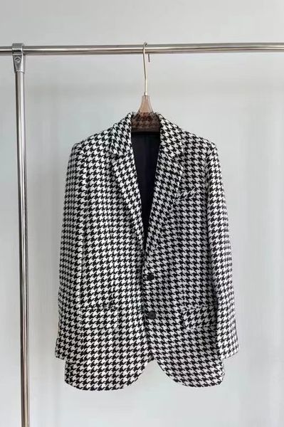 2021 new womens houndstooth wool suit jacket casual all-match single-breasted waist slit commuter top, White;black
2021 new womens houndstooth wool suit jacket casual all-match single-breasted waist slit commuter top, White;black