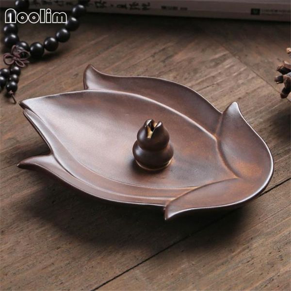 fragrance lamps creative lotus leaf ceramic incense stick burner zen buddhist sandalwood holder base handmade home teahouse decor censer
fragrance lamps creative lotus leaf ceramic incense stick burner zen buddhist sandalwood holder base handmade home teahouse decor censer