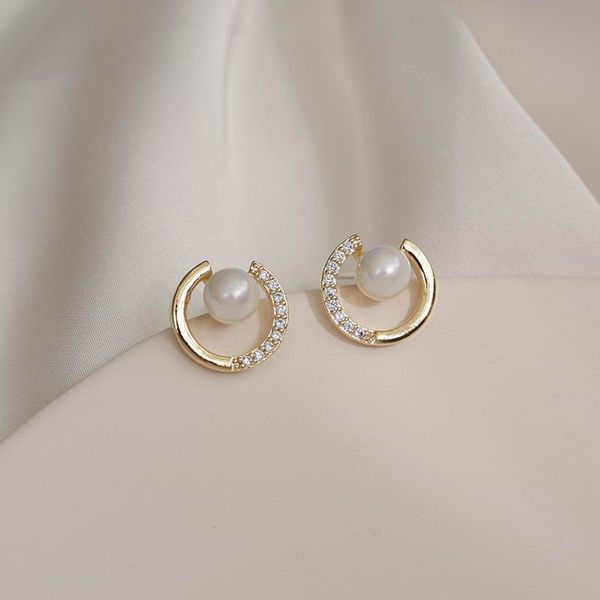 stud 2021 arrival trendy round exquisite pearl c-shaped simple earrings for women fashion crystal jewelry, Golden;silver
stud 2021 arrival trendy round exquisite pearl c-shaped simple earrings for women fashion crystal jewelry, Golden;silver