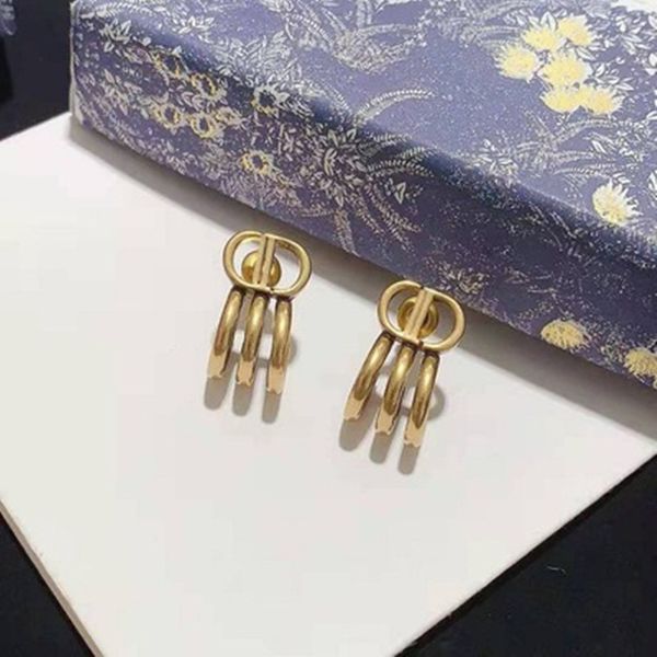 2021 new designer letter three claw stud s925 silver needle family fashion temperament earrings, Golden
2021 new designer letter three claw stud s925 silver needle family fashion temperament earrings, Golden