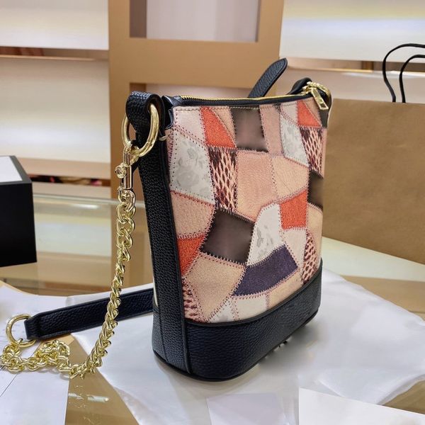 color matching bucket bag zipper casual splicing chain messenger bag fashion texture temperament women's single shoulder
color matching bucket bag zipper casual splicing chain messenger bag fashion texture temperament women's single shoulder