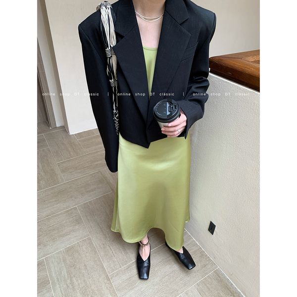 luxury women's short coattrend dream dt edition black coat 2021 spring and autumn korean long sleeve short small suit women, Black;brown
luxury women's short coattrend dream dt edition black coat 2021 spring and autumn korean long sleeve short small suit women, Black;brown