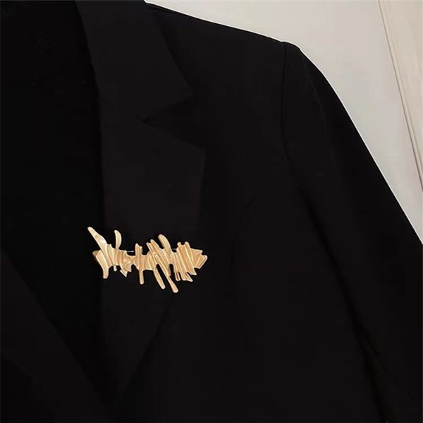 hbp new geometric love irregular metal brooch minority artistic sense suit accessories men's and women's fashion, Silver
hbp new geometric love irregular metal brooch minority artistic sense suit accessories men's and women's fashion, Silver