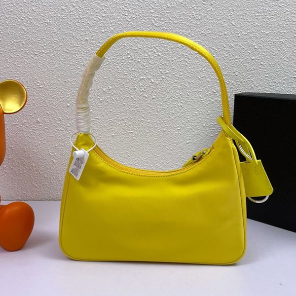classic nylon hobos bag messenger handbag fabric purse famous desgin luxury for women multi colors
classic nylon hobos bag messenger handbag fabric purse famous desgin luxury for women multi colors