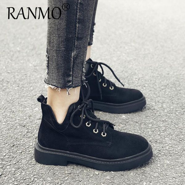 boots trendy ins autumn women short tube thick heel increase leisure wild vitality age-reducing college style, Black
boots trendy ins autumn women short tube thick heel increase leisure wild vitality age-reducing college style, Black
