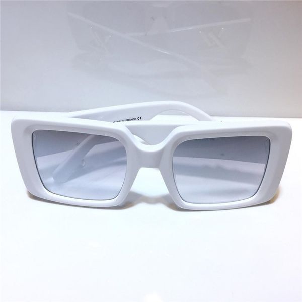 2165 ladies men popular sunglasses fashion square wrap around temples with pendant universal model full frame leopard color box, White;black
2165 ladies men popular sunglasses fashion square wrap around temples with pendant universal model full frame leopard color box, White;black