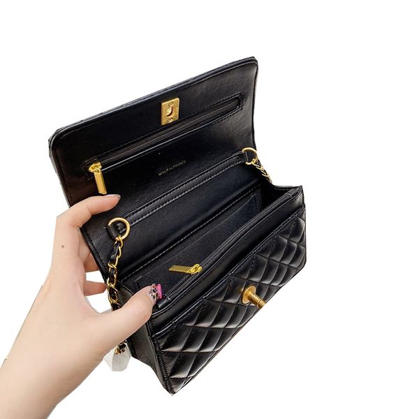2022womens genuine leather crossbody bags cricle round pearls handle totes classic mini flap wallet purses multi pochette quilte
2022womens genuine leather crossbody bags cricle round pearls handle totes classic mini flap wallet purses multi pochette quilte