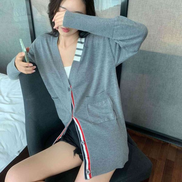 2021 autumn new korean loose medium length tb cardigan v-neck four bar wool sweater jacket women, White;black
2021 autumn new korean loose medium length tb cardigan v-neck four bar wool sweater jacket women, White;black