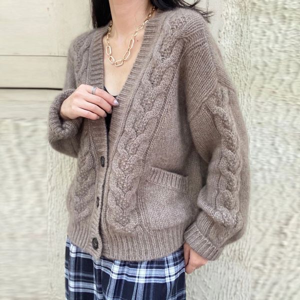 sweater women thick cashmere v-neck cardigan autumn/winter new western style diagonal pocket female all-match twist knitted coat, White;black
sweater women thick cashmere v-neck cardigan autumn/winter new western style diagonal pocket female all-match twist knitted coat, White;black