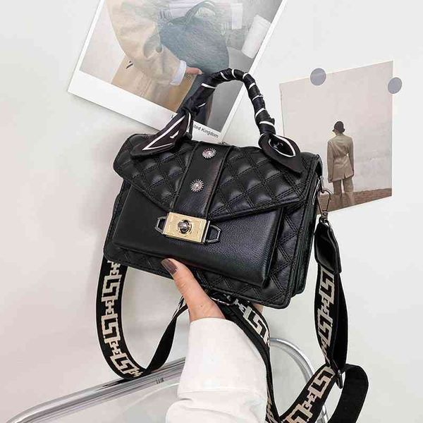 2022 latest handbag factory store on and atmosphere lingge women's simple large capacity one shoulder messenger ikjd, Black;red 
2022 latest handbag factory store on and atmosphere lingge women's simple large capacity one shoulder messenger ikjd, Black;red