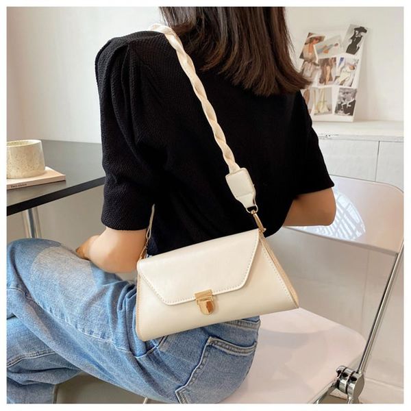 evening bags high-quality underarm bag women 2021 fashion net red french niche design chain messenger
evening bags high-quality underarm bag women 2021 fashion net red french niche design chain messenger