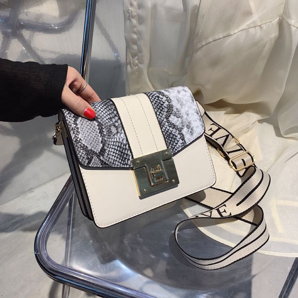 factory direct sale 75% off wide female 2021 new korean one shoulder square ins foreign style messenger bags
factory direct sale 75% off wide female 2021 new korean one shoulder square ins foreign style messenger bags