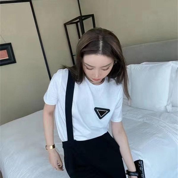 fashion women t shirts with letter budge summer breathable tees outwear tshirts classical short sleeves, White 
fashion women t shirts with letter budge summer breathable tees outwear tshirts classical short sleeves, White