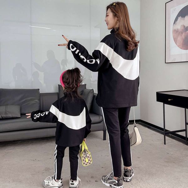 2021 parent kindergarten child new spring class daughter uniform sports suit mother fashion, Blue
2021 parent kindergarten child new spring class daughter uniform sports suit mother fashion, Blue