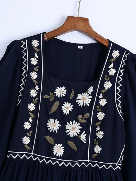2021 new vintage bohemian midi es women flower embroidery short sleeve square collar 043c, White
2021 new vintage bohemian midi es women flower embroidery short sleeve square collar 043c, White