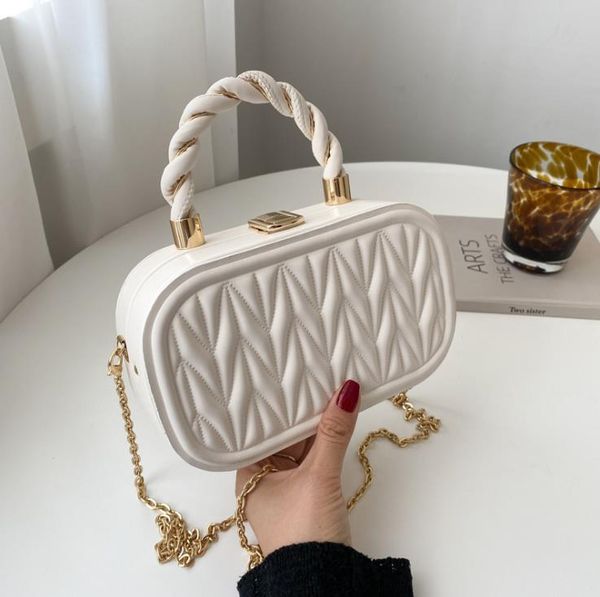 shoulder bags female niche design summer 2022 all- handbag high-end western style one-shoulder messenger bag
shoulder bags female niche design summer 2022 all- handbag high-end western style one-shoulder messenger bag