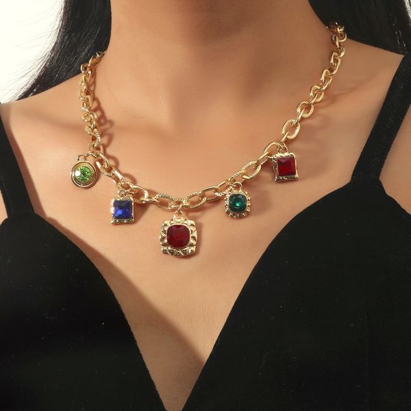 neutral creative short chain interlocking necklace stained glass drill exaggerate women's luxury trinkets, Silver
neutral creative short chain interlocking necklace stained glass drill exaggerate women's luxury trinkets, Silver