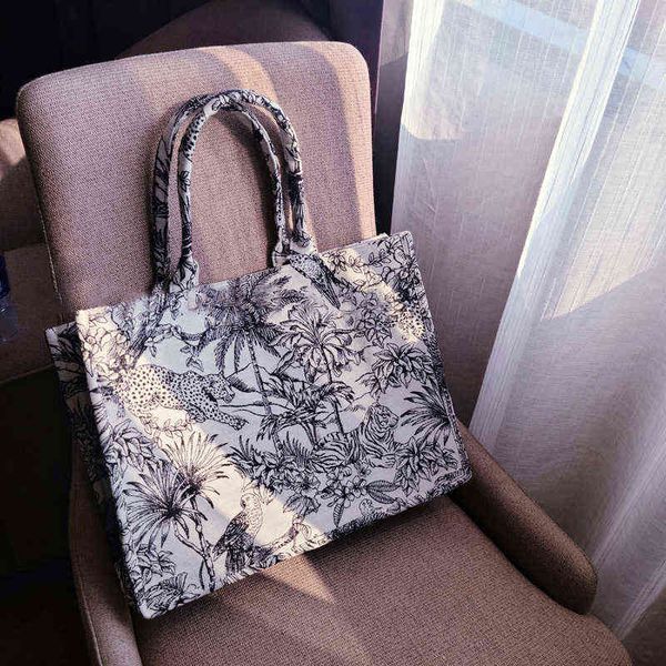 evening bags luxury designer handbag for women brand jacquard embroidery shopper beach shoulder canvas tote wholesale 0211
evening bags luxury designer handbag for women brand jacquard embroidery shopper beach shoulder canvas tote wholesale 0211