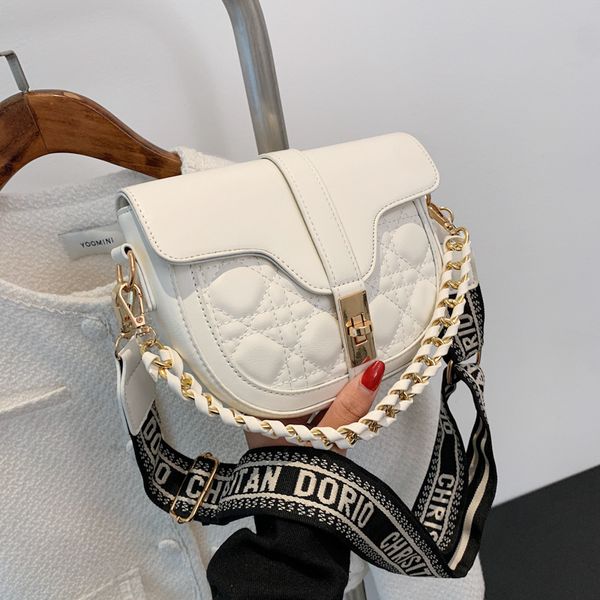 small bag female new fashion saddle leisure simple women's woven chain diagonal cross purses luxury outlet
small bag female new fashion saddle leisure simple women's woven chain diagonal cross purses luxury outlet