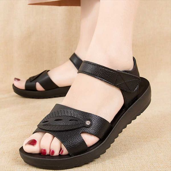 sandals 2021 summer mom fashion comfortable non-slip soft bottom middle-aged with black woman hy12
sandals 2021 summer mom fashion comfortable non-slip soft bottom middle-aged with black woman hy12