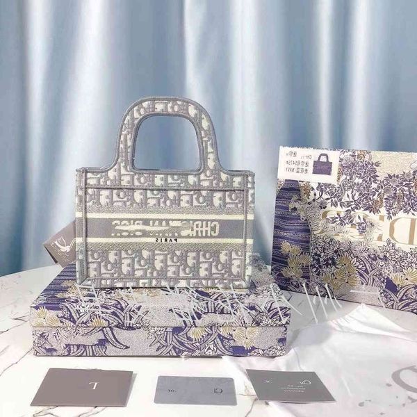 d canvas twitter family embroidered letter cloth mini small portable one shoulder laohua tote bag
d canvas twitter family embroidered letter cloth mini small portable one shoulder laohua tote bag