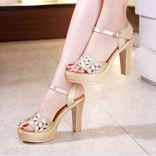 sandals plus size 32-43 block heels buckle platform women wedding shoes summer floral carved high office l78y, Black
sandals plus size 32-43 block heels buckle platform women wedding shoes summer floral carved high office l78y, Black