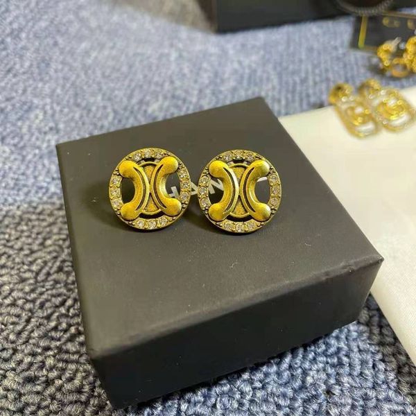 2021 designers women's earringscei new french circular arc de triomphe studded simple letter temperament bai da, Golden
2021 designers women's earringscei new french circular arc de triomphe studded simple letter temperament bai da, Golden