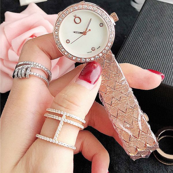 the new simple luxury temperament generous exquisite crown watch waterproof 10m zircon watch
the new simple luxury temperament generous exquisite crown watch waterproof 10m zircon watch