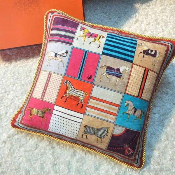 luxury pillow case designer classic carriage pattern gold thick rope edging chenille fabric pillowcase cushion cover 45*45cm for home warm d
luxury pillow case designer classic carriage pattern gold thick rope edging chenille fabric pillowcase cushion cover 45*45cm for home warm d