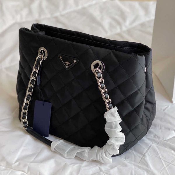 p nylon leather shopping bag tote business diamond chain triangle label shoulder bag zly
p nylon leather shopping bag tote business diamond chain triangle label shoulder bag zly